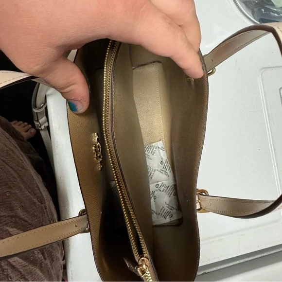 NWOT LIMITED EDITION Coach! Mollie Tote Bag 25 With Strawberry Print - Picture 5 of 5